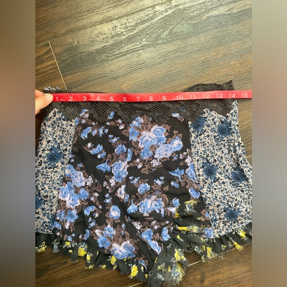 Free people floral ruffle shorts - Picture 5 of 7